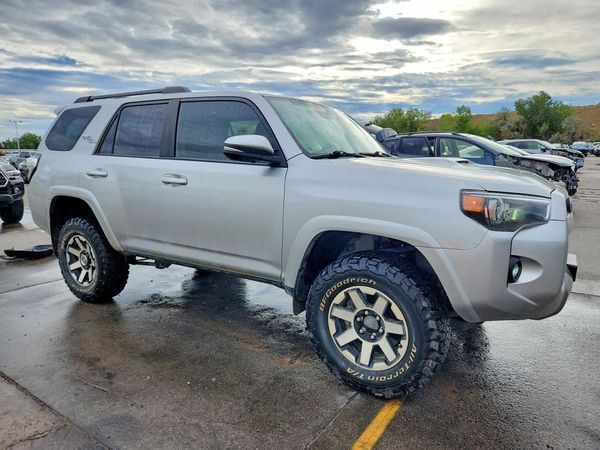 2021 TOYOTA 4RUNNER — Passenger 3/4