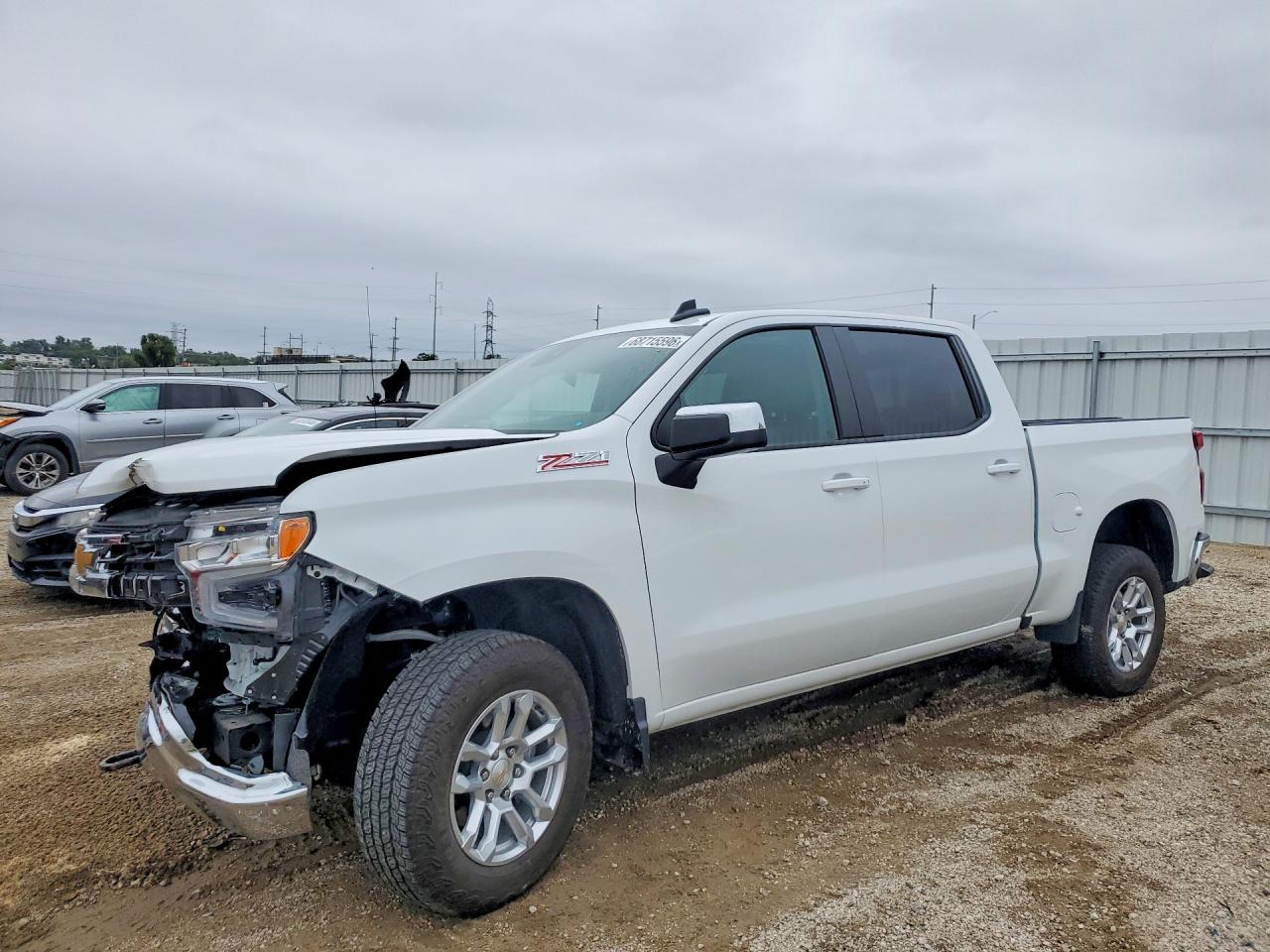 2024 CHEVROLET SILVERADO LT — Front 3/4