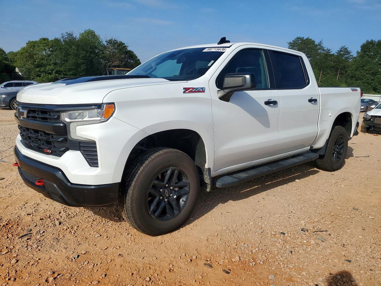 2022 CHEVROLET SILVERADO Trail Boss - LT — Front 3/4