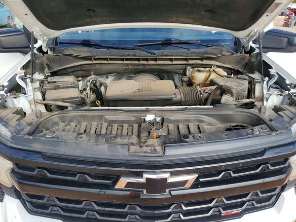 2022 CHEVROLET SILVERADO Trail Boss - LT — Engine bay