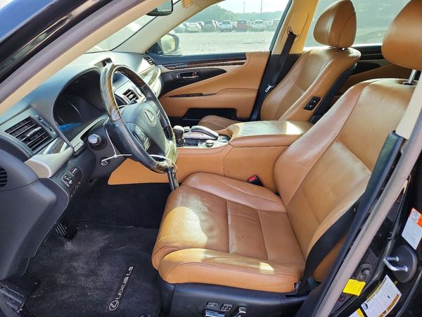 2017 LEXUS LS — DENT