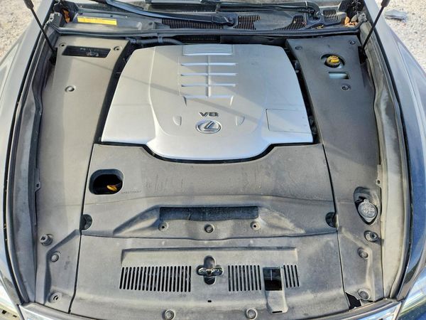 2017 LEXUS LS — Engine bay