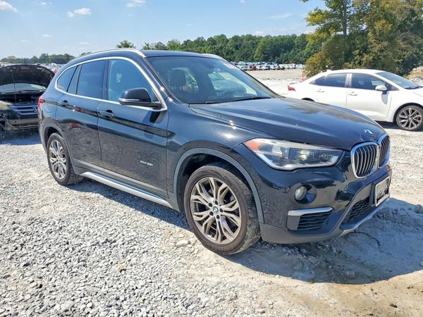 2016 BMW X1 xDrive28i — Passenger 3/4