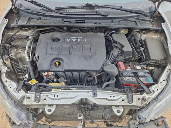 2017 TOYOTA COROLLA — Engine bay