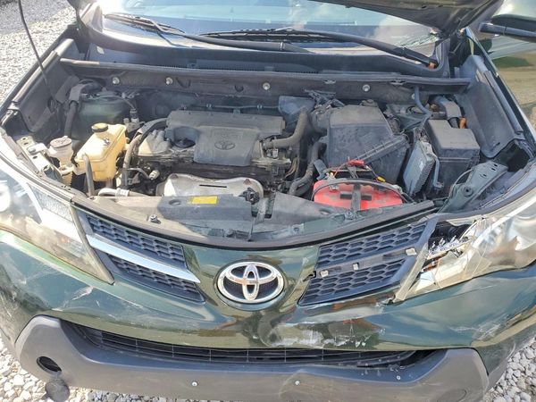 2013 TOYOTA RAV4 Sports — Engine bay