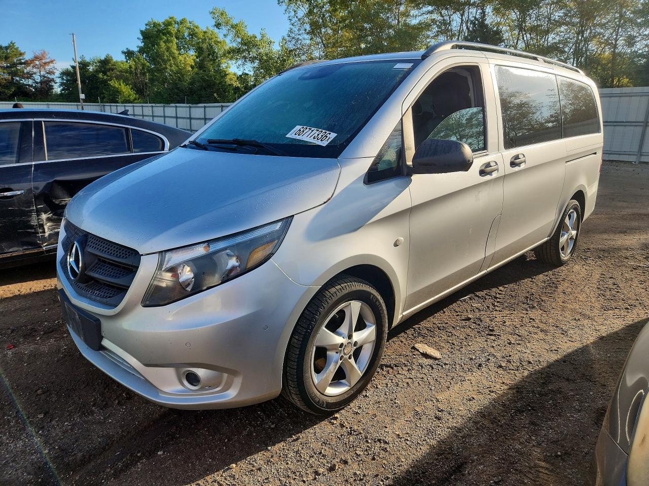 2016 MERCEDES-BENZ METRIS — Front 3/4