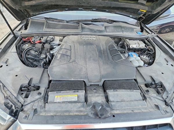 2017 AUDI Q7 quattro Premium Plus — Engine bay