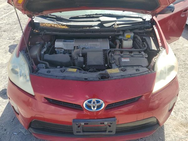 2013 TOYOTA PRIUS — Engine bay