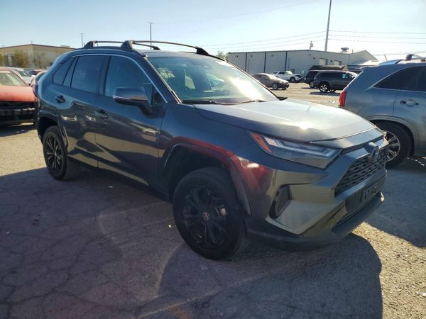 2022 TOYOTA RAV4 SE