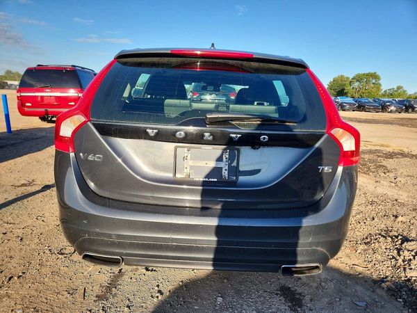 2015 VOLVO V60 Platinum (non R design)