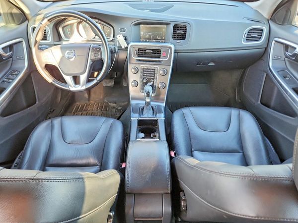 2015 VOLVO V60 Platinum (non R design)