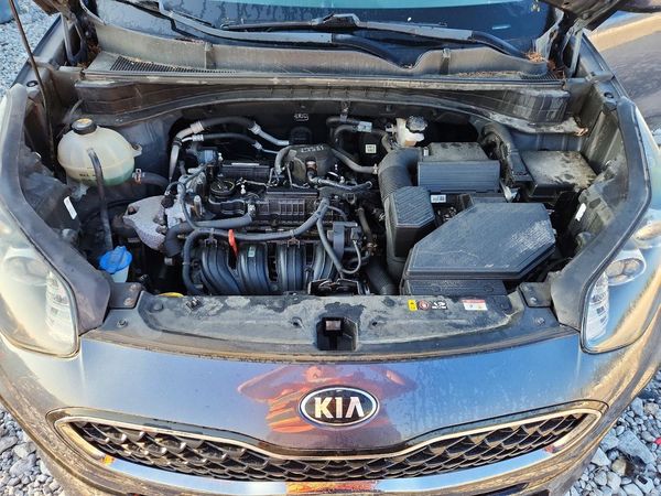 2020 KIA SPORTAGE LX — Engine bay