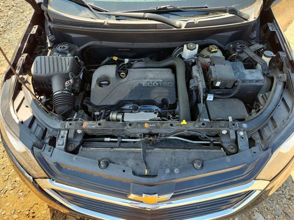 2018 CHEVROLET EQUINOX LT (1LT) — Engine bay