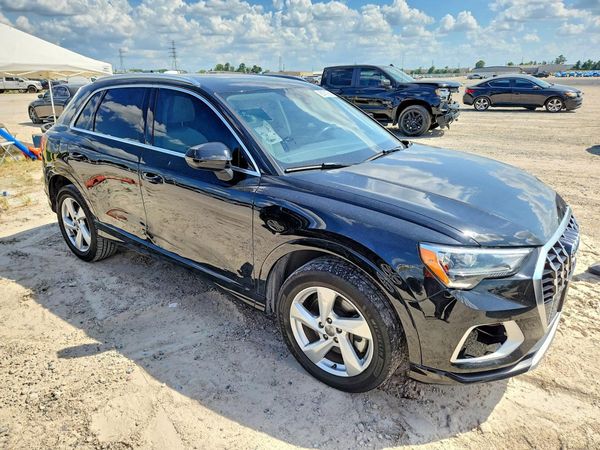 2020 AUDI Q3 quattro Premium — Passenger 3/4