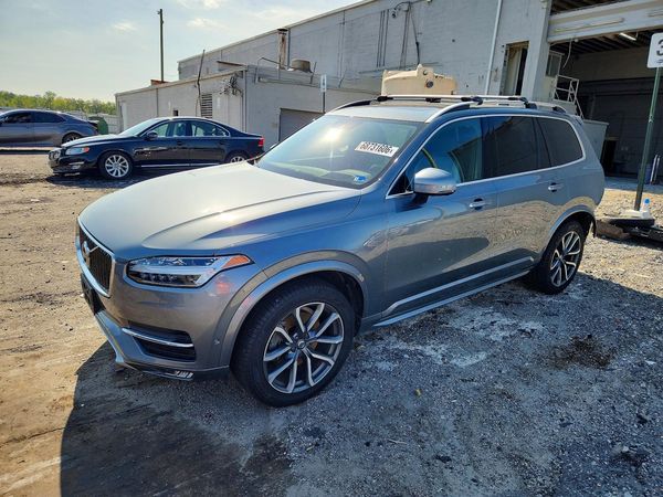 2019 VOLVO XC90 Momentum — Front 3/4