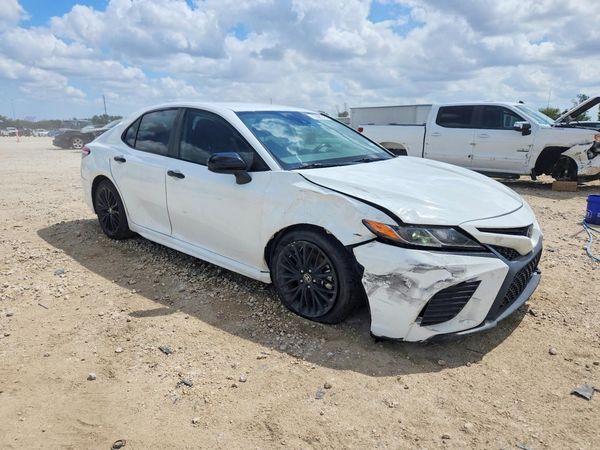 2020 TOYOTA CAMRY SE — Passenger 3/4