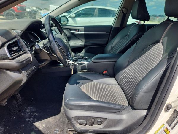 2020 TOYOTA CAMRY SE — DENT