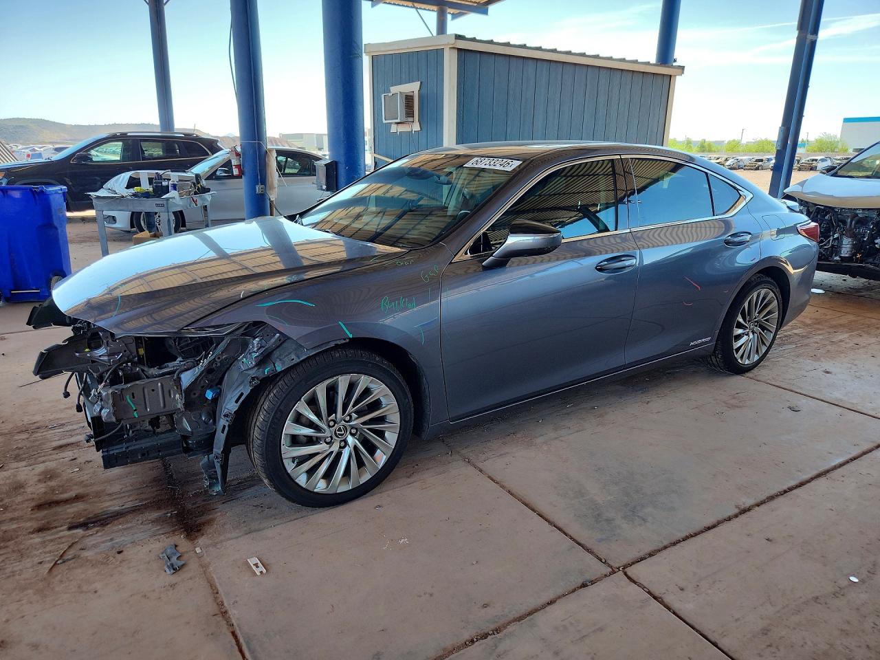 2019 LEXUS ES300 300h — Front 3/4
