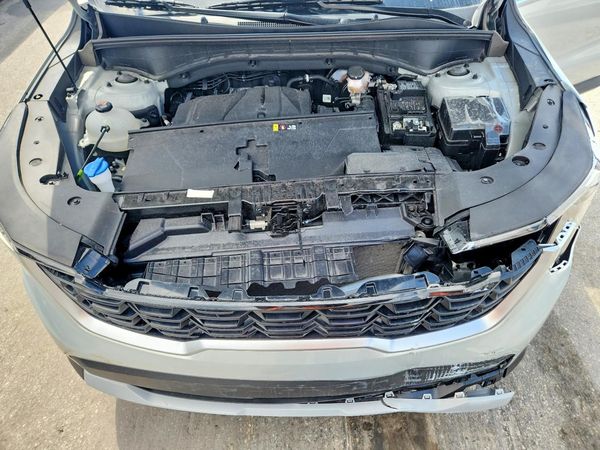 2026 KIA SORENTO LX — Engine bay