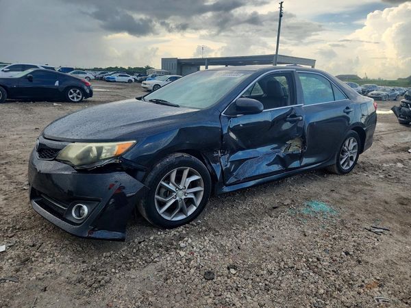 2014 TOYOTA CAMRY