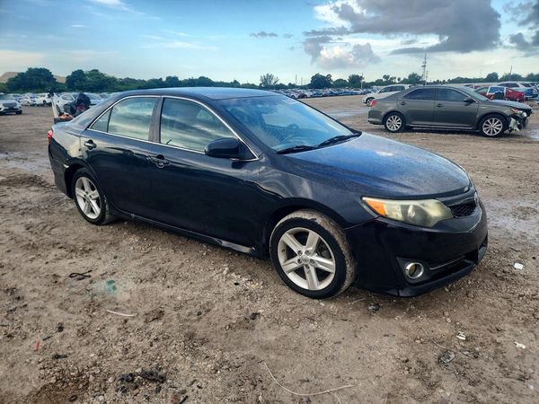 2014 TOYOTA CAMRY