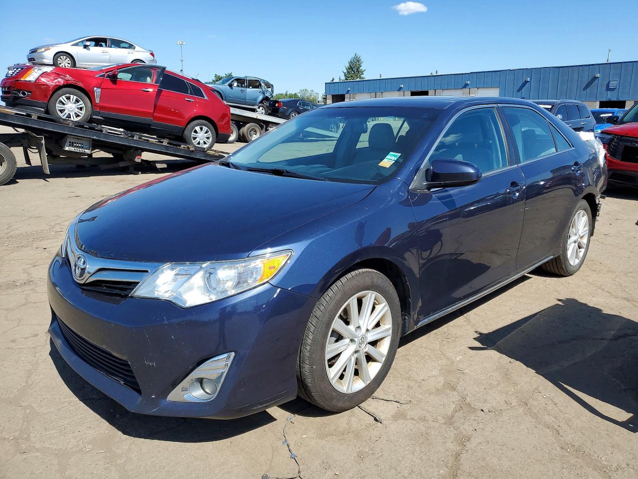 2014 TOYOTA CAMRY — Front 3/4