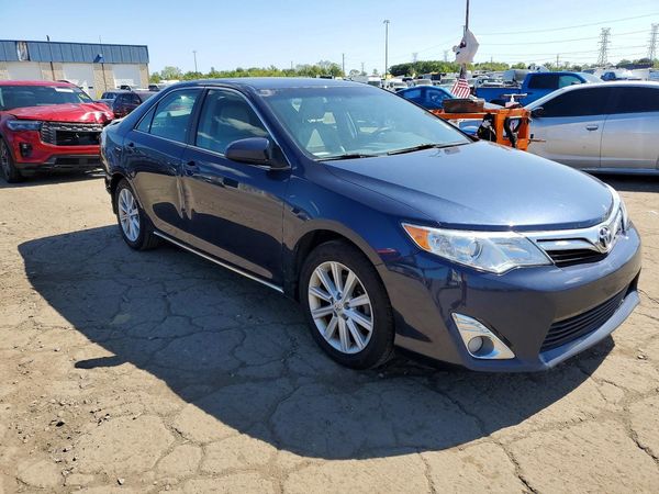 2014 TOYOTA CAMRY — Passenger 3/4