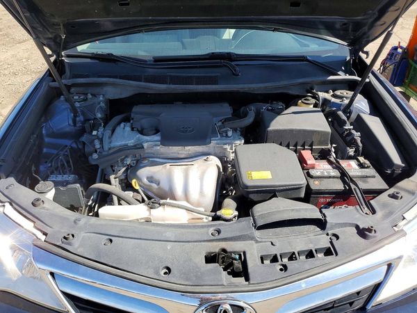 2014 TOYOTA CAMRY — Engine bay