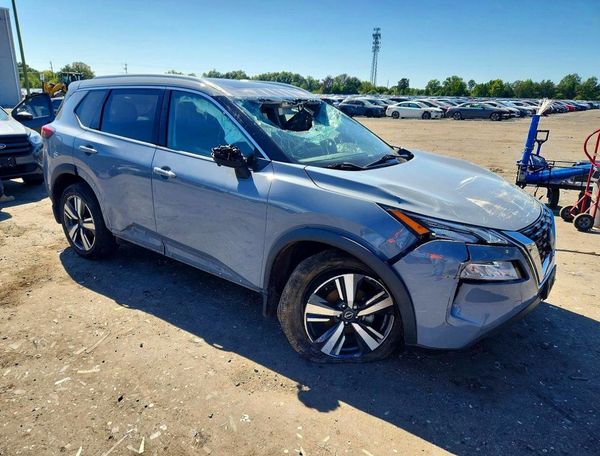 2022 NISSAN ROGUE SL — Passenger 3/4