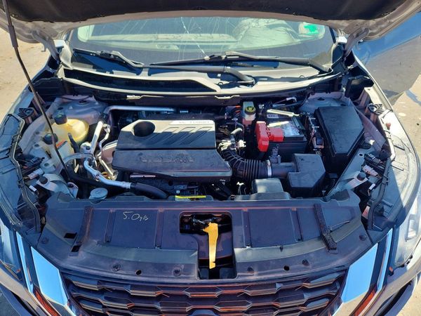 2022 NISSAN ROGUE SL — Engine bay