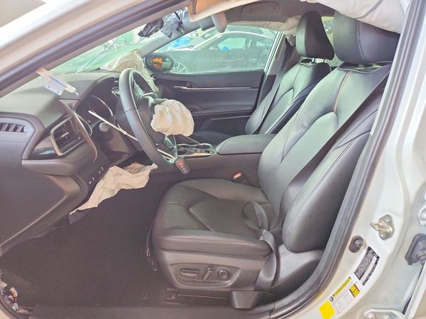 2020 TOYOTA CAMRY XLE — DENT