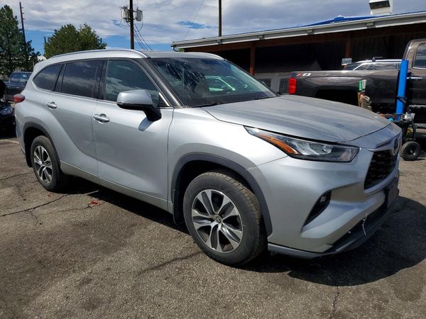 2020 TOYOTA HIGHLANDER XLE — Passenger 3/4