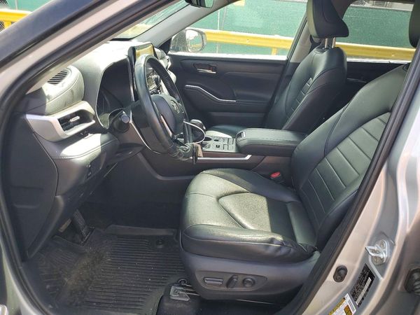 2020 TOYOTA HIGHLANDER XLE — DENT