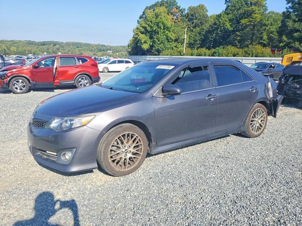 2014 TOYOTA CAMRY — Front 3/4