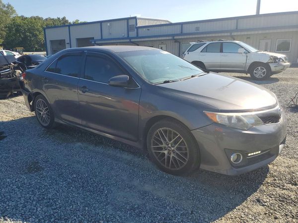 2014 TOYOTA CAMRY — Passenger 3/4