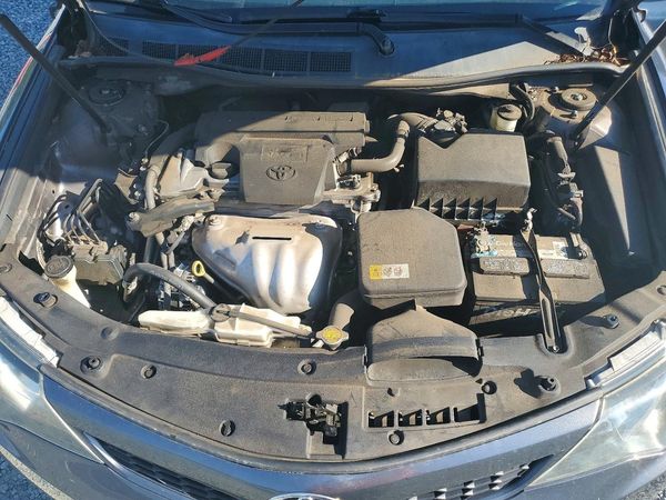 2014 TOYOTA CAMRY — Engine bay