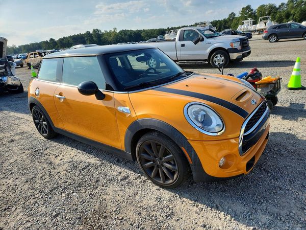 2015 MINI COOPER — Passenger 3/4