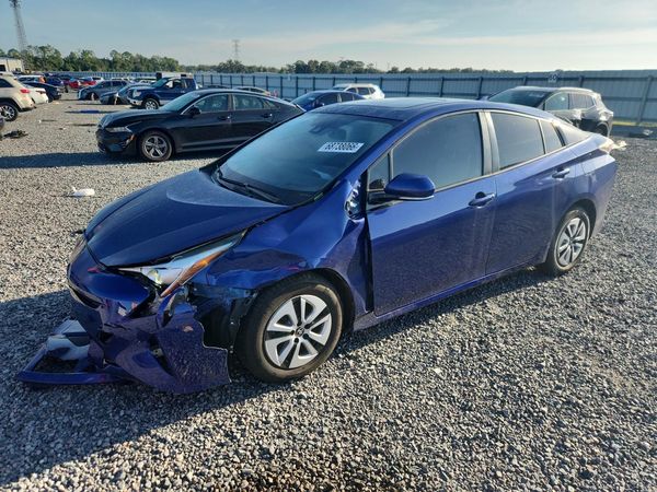 2017 TOYOTA PRIUS — Front 3/4