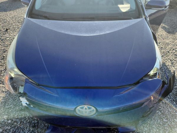 2017 TOYOTA PRIUS — Engine bay