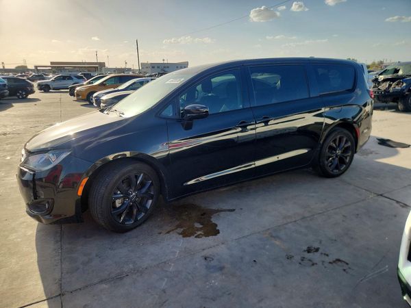 2020 CHRYSLER PACIFICA — Front 3/4
