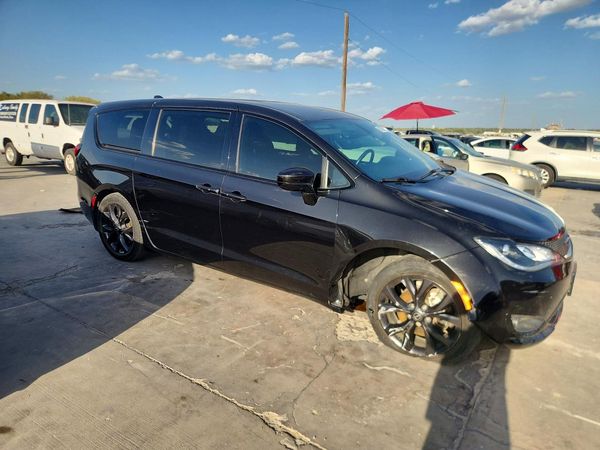 2020 CHRYSLER PACIFICA — Passenger 3/4