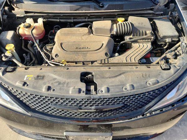 2020 CHRYSLER PACIFICA — Engine bay