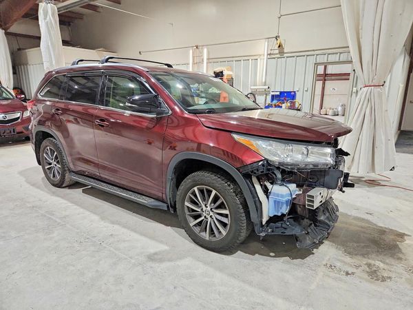 2018 TOYOTA HIGHLANDER SE/XLE — Passenger 3/4