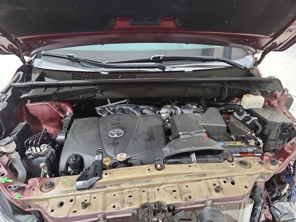 2018 TOYOTA HIGHLANDER SE/XLE — Engine bay