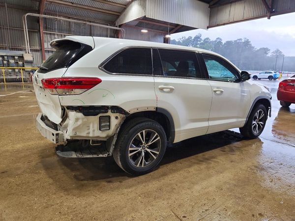 2018 TOYOTA HIGHLANDER LE/LE Plus
