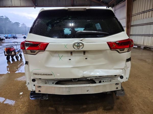 2018 TOYOTA HIGHLANDER LE/LE Plus