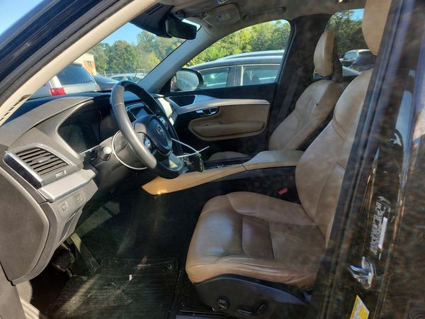 2016 VOLVO XC90 SV42 Momentum — DENT
