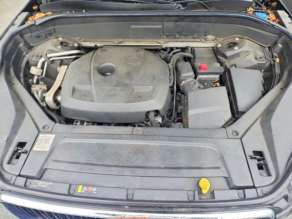 2016 VOLVO XC90 SV42 Momentum — Engine bay
