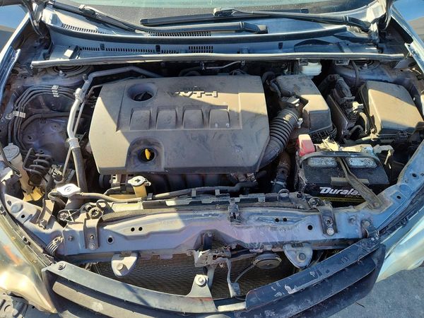 2014 TOYOTA COROLLA L/LE — Engine bay