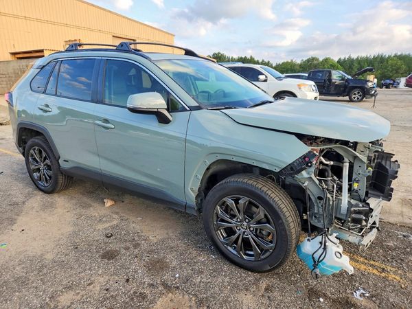 2022 TOYOTA RAV4 — Passenger 3/4